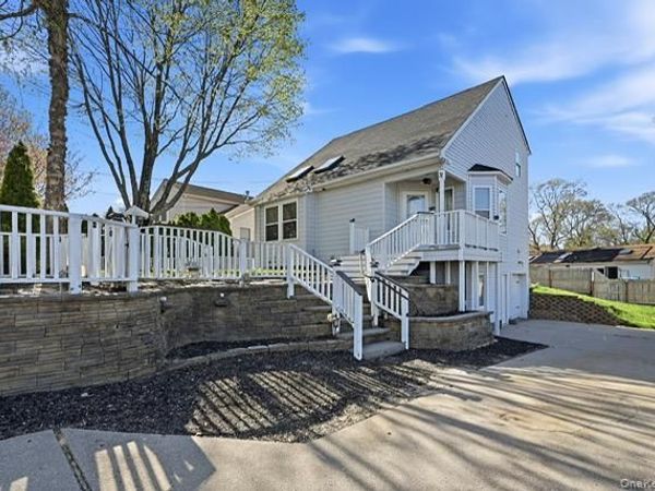 31 Sayville Road, Sound Beach, NY 11789