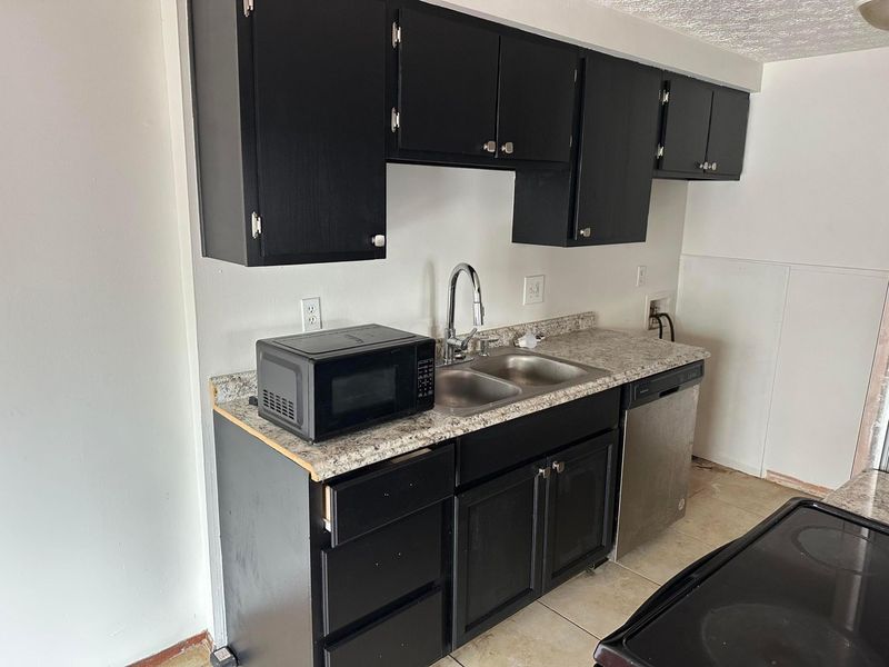 2516 Nassau Drive, Unit A, Columbus, OH 43232 Photo 9