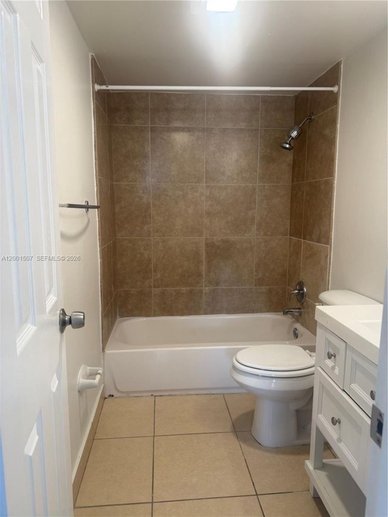 715 NE 2nd Ave, Unit 202, Fort Lauderdale, FL 33304 Photo