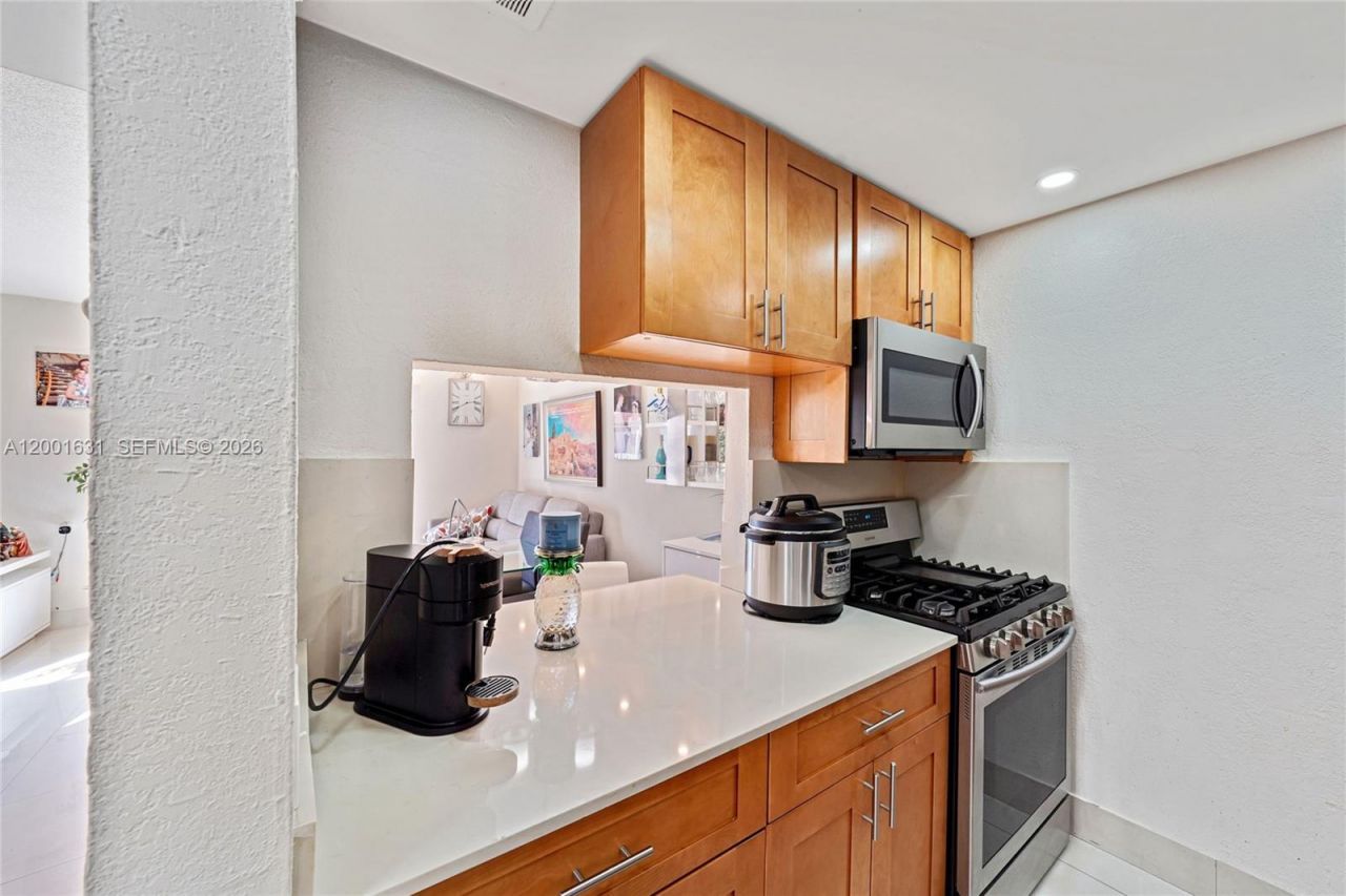 1305 W 53rd St, Unit 429, Hialeah, FL 33012 Photo