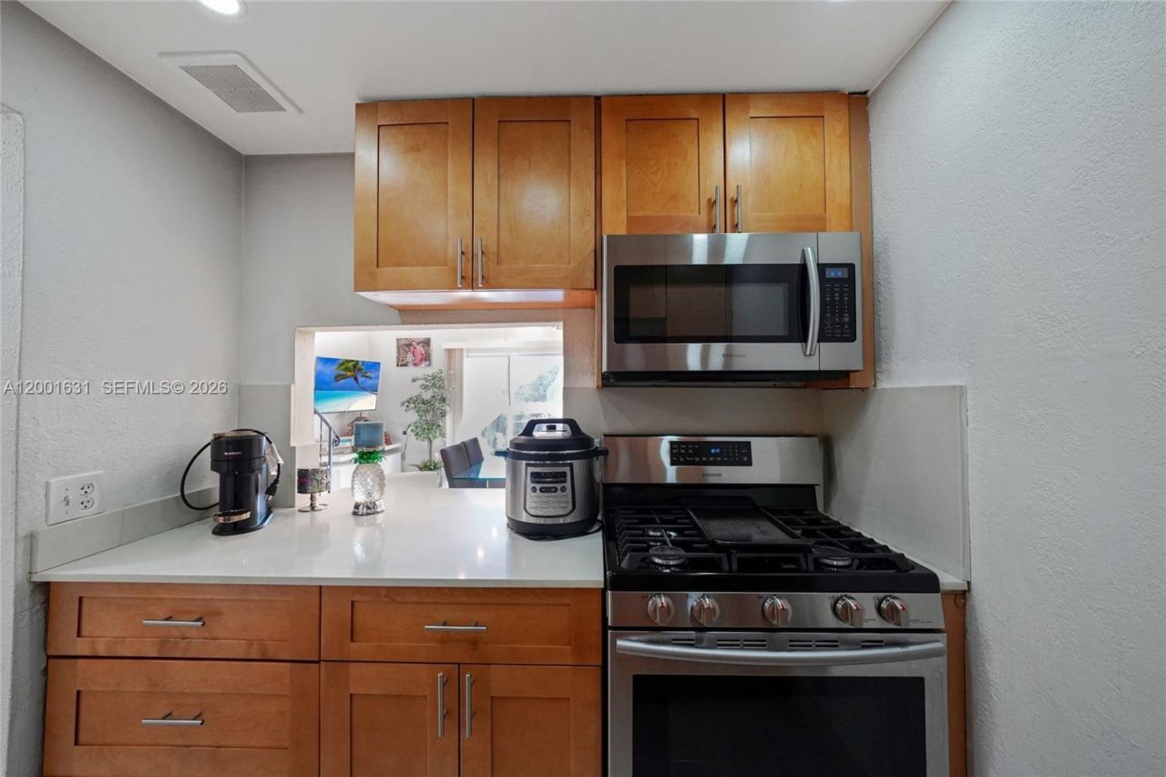 1305 W 53rd St, Unit 429, Hialeah, FL 33012 Photo