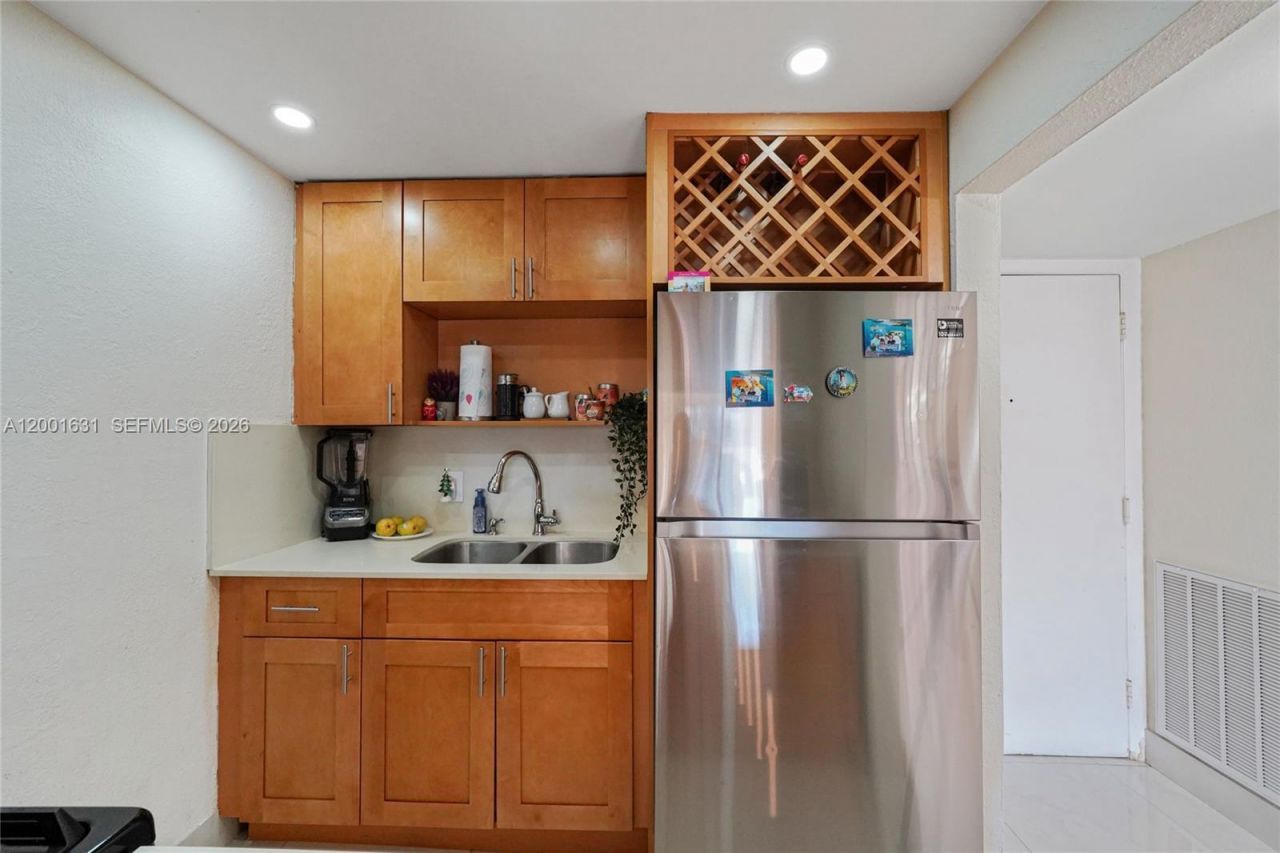 1305 W 53rd St, Unit 429, Hialeah, FL 33012 Photo