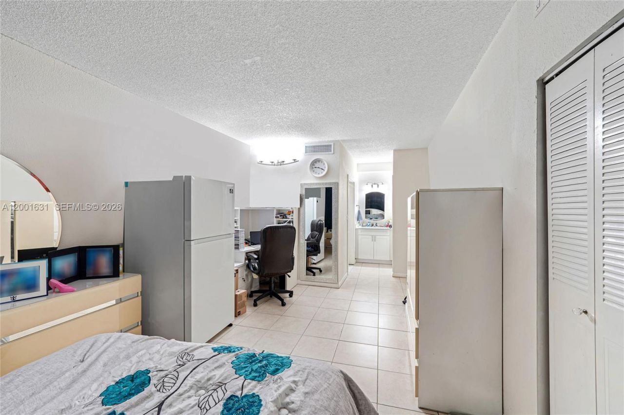 1305 W 53rd St, Unit 429, Hialeah, FL 33012 Photo