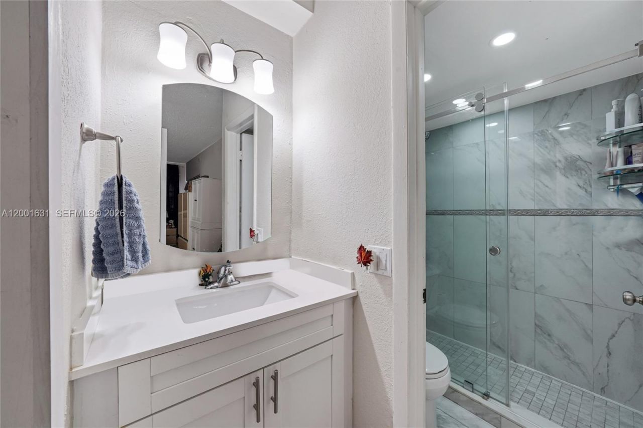 1305 W 53rd St, Unit 429, Hialeah, FL 33012 Photo