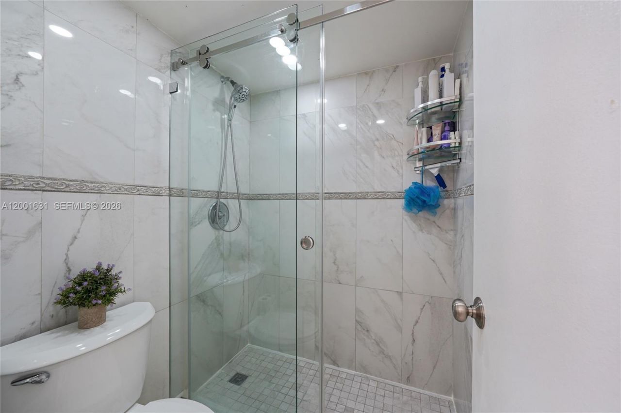 1305 W 53rd St, Unit 429, Hialeah, FL 33012 Photo