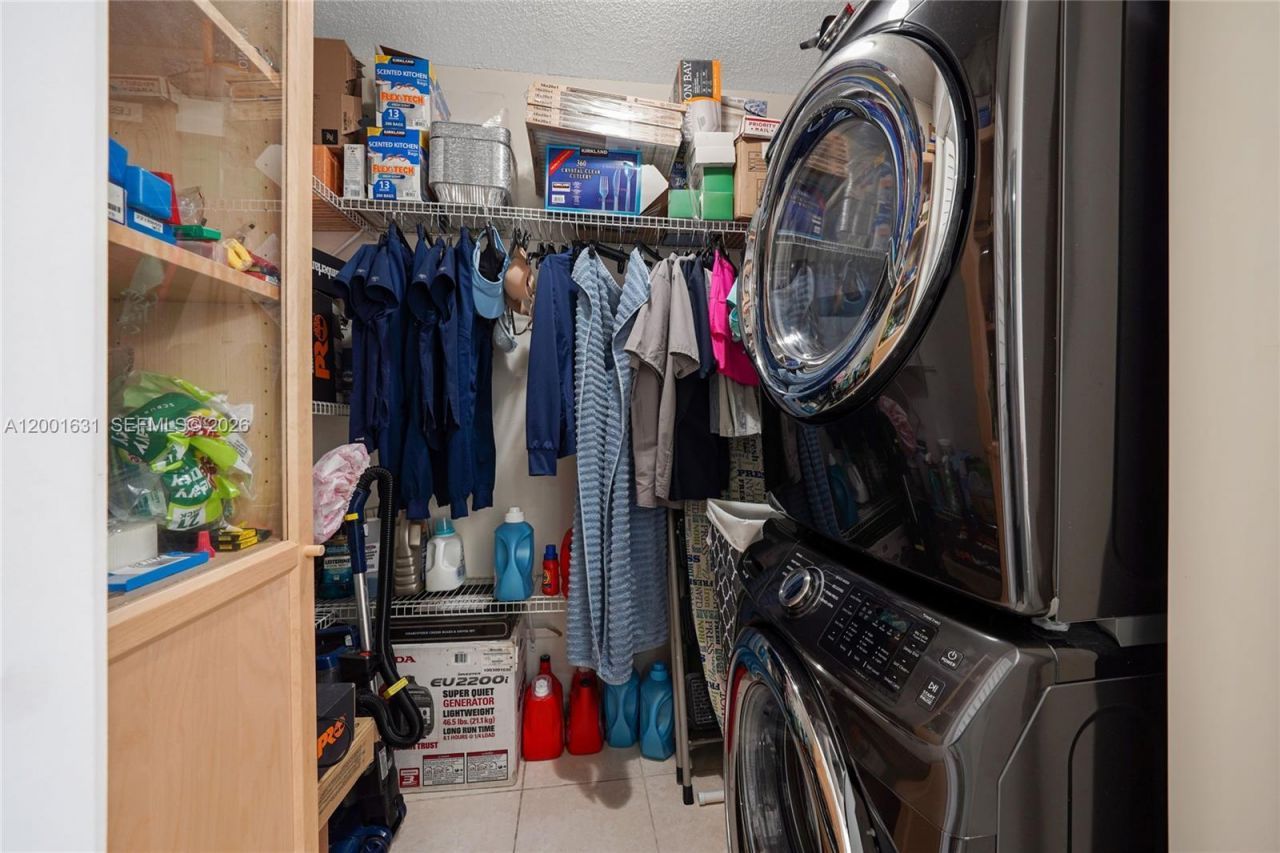 1305 W 53rd St, Unit 429, Hialeah, FL 33012 Photo