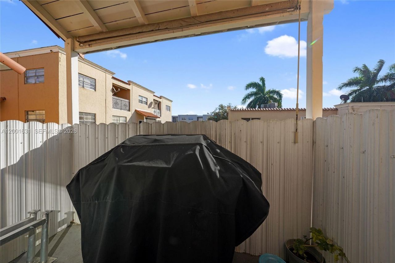 1305 W 53rd St, Unit 429, Hialeah, FL 33012 Photo