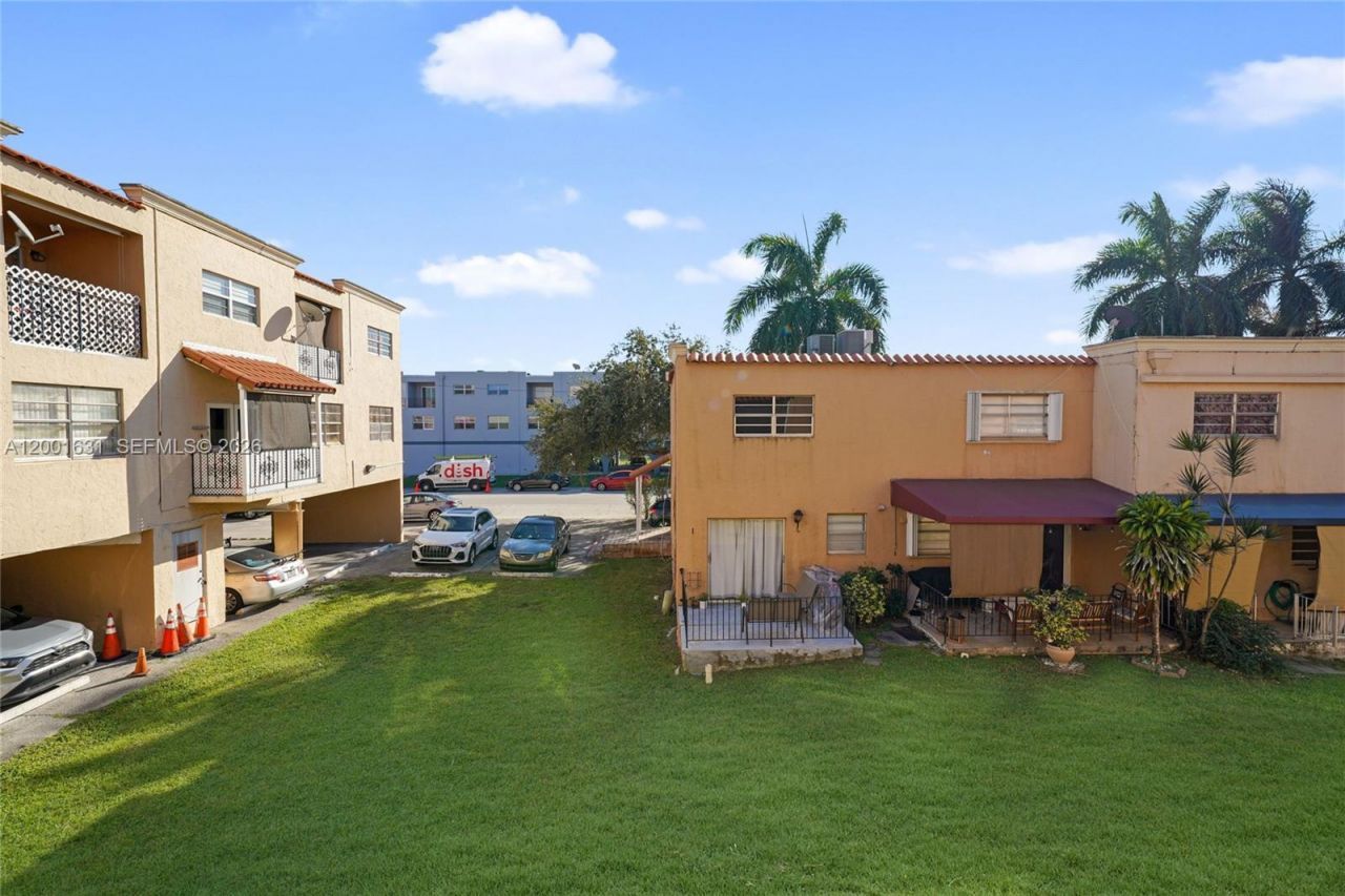 1305 W 53rd St, Unit 429, Hialeah, FL 33012 Photo