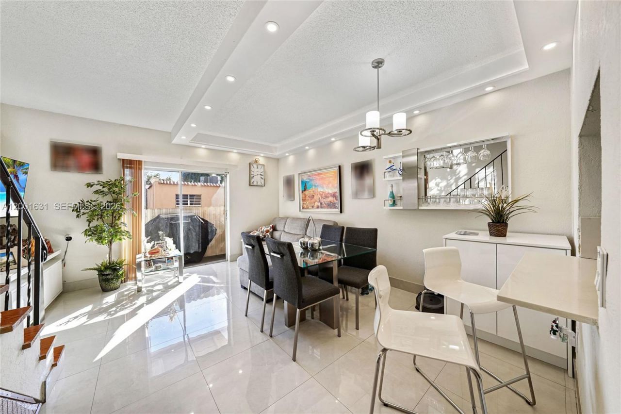 1305 W 53rd St, Unit 429, Hialeah, FL 33012 Photo