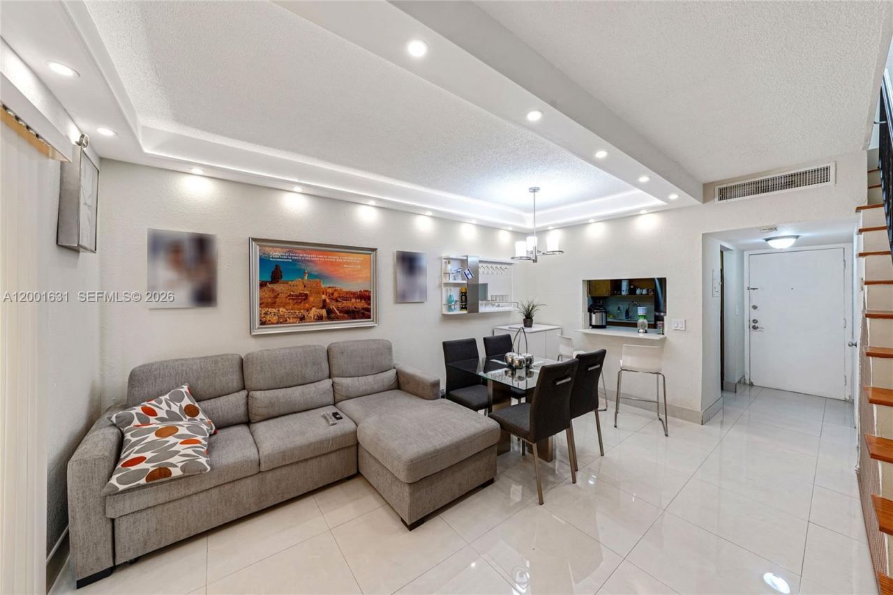 1305 W 53rd St, Unit 429, Hialeah, FL 33012 Photo