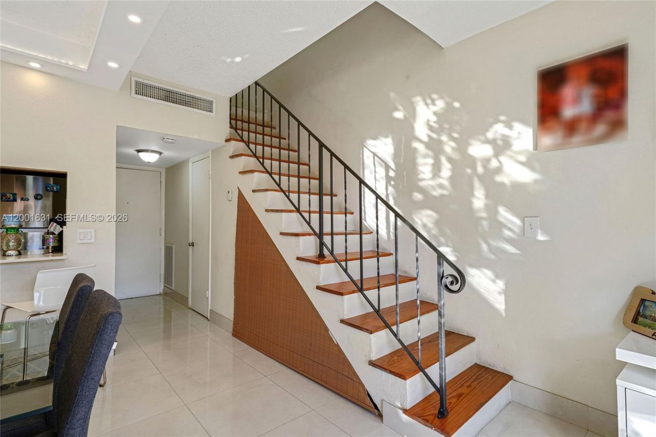 1305 W 53rd St, Unit 429, Hialeah, FL 33012 Photo