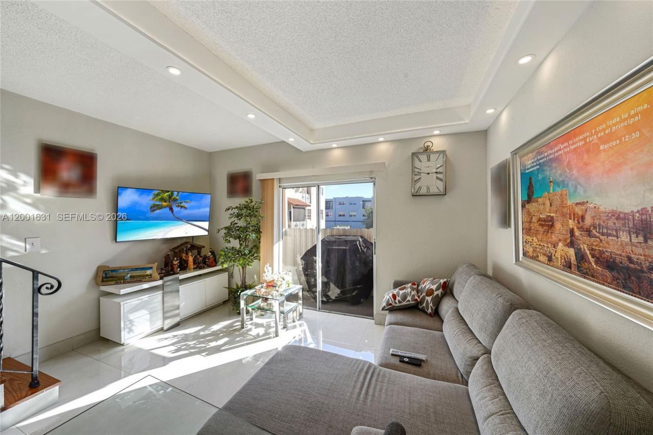 1305 W 53rd St, Unit 429, Hialeah, FL 33012 Photo