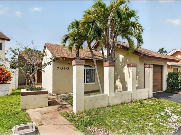 7010 SW 103rd Pl, Miami, FL 33173