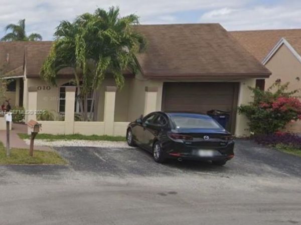 7010 SW 103rd Pl , Miami, FL 33173