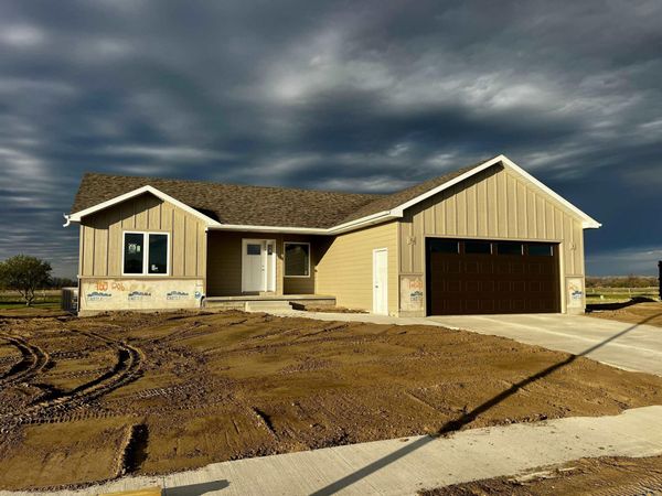 1206 Country Club Drive, Elk Point, SD 57025