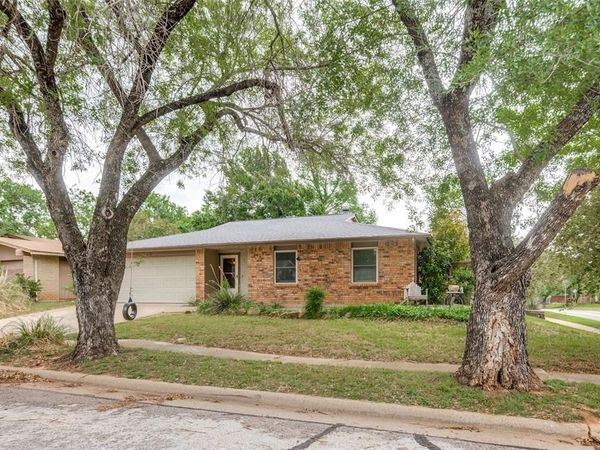 2511 Ridgemoor Court, Arlington, TX 76016