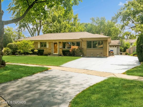 1715 Verde Court, Mount Prospect, IL 60056