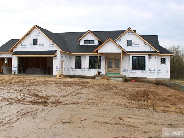 8657 Bosque Drive SE, Caledonia, MI 49316