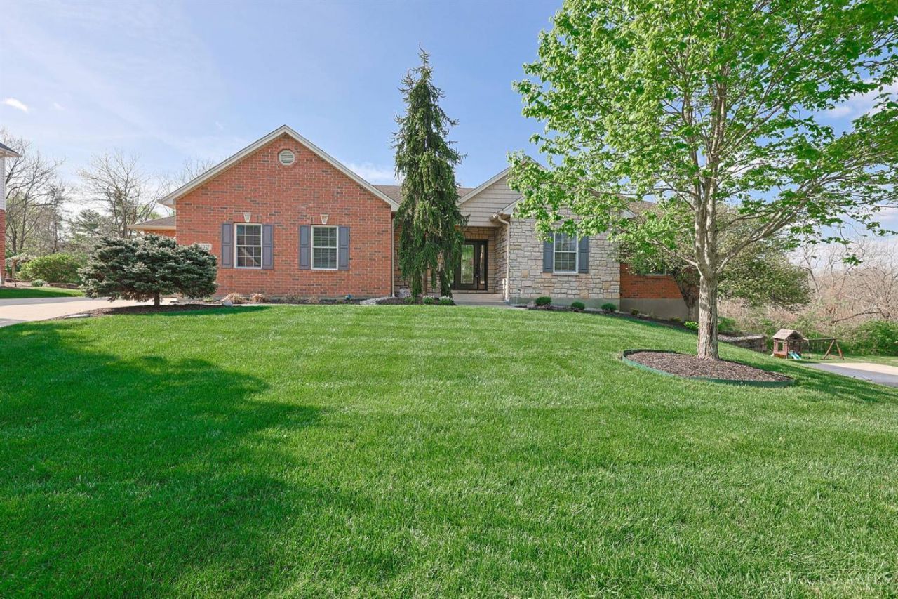 6377 Conifer Lane, Cincinnati, OH 45247 Main Photo