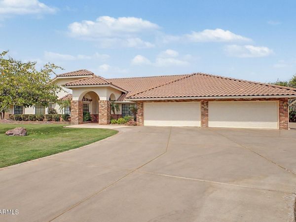 3302 E DRAPER Circle, Mesa, AZ 85213