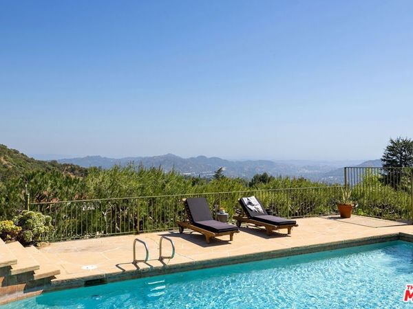 2710 Rock Pine Lane, La Crescenta, CA 91214