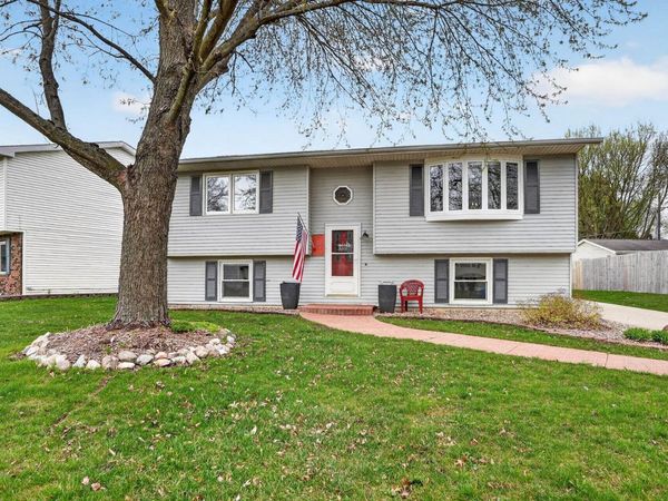 3021 Valley High Drive, Cedar Falls, IA 50613
