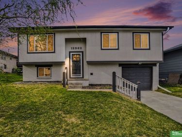 12962 Meredith Avenue , Omaha, NE 68164