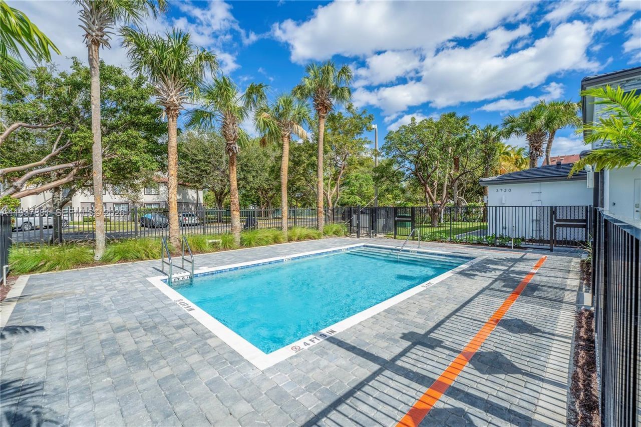 5085 SW 37th, Unit 5085, Pembroke Park, FL 33023 Photo