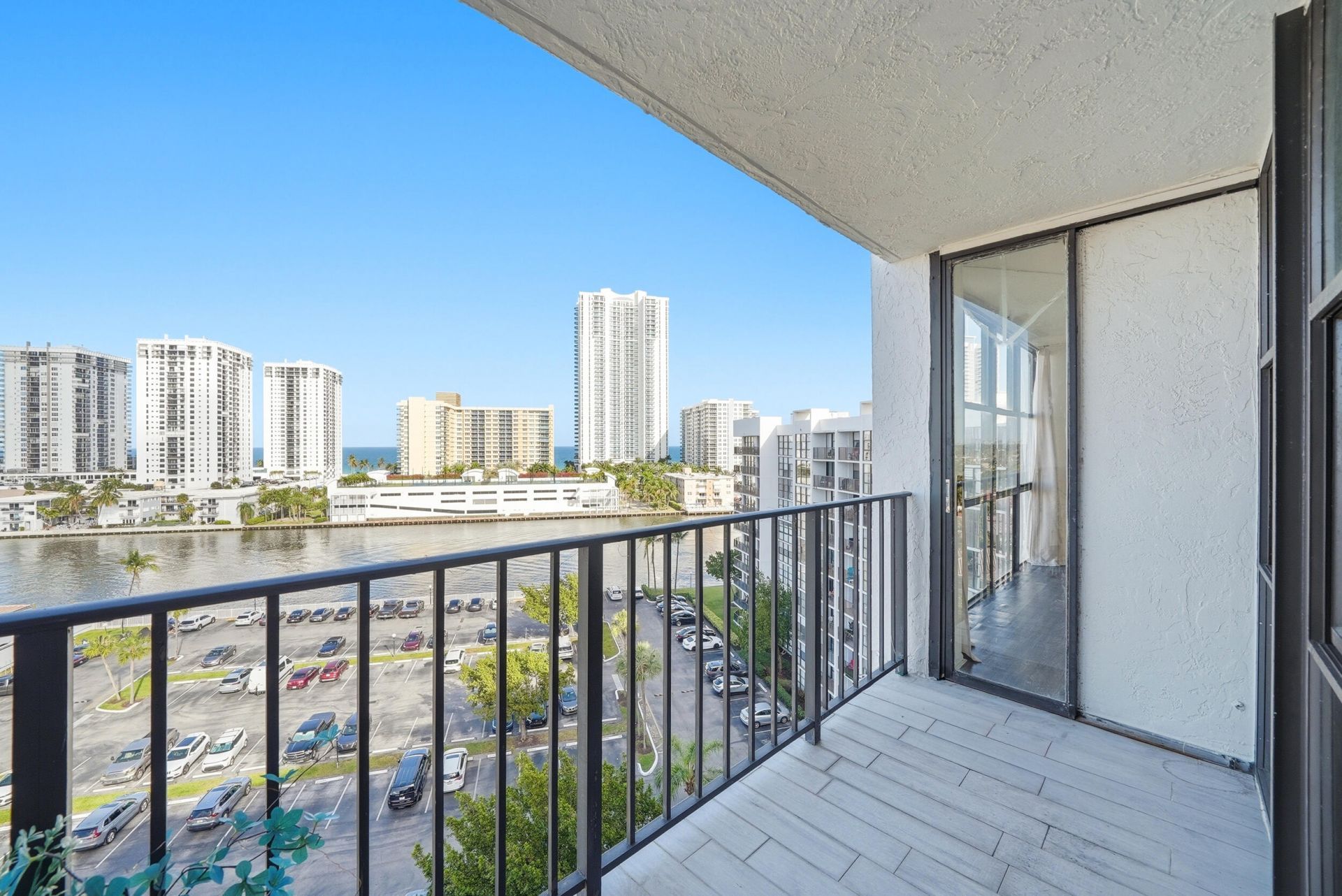 1000 Parkview Drive, Unit 1006, Hallandale Beach, FL 33009 Photo