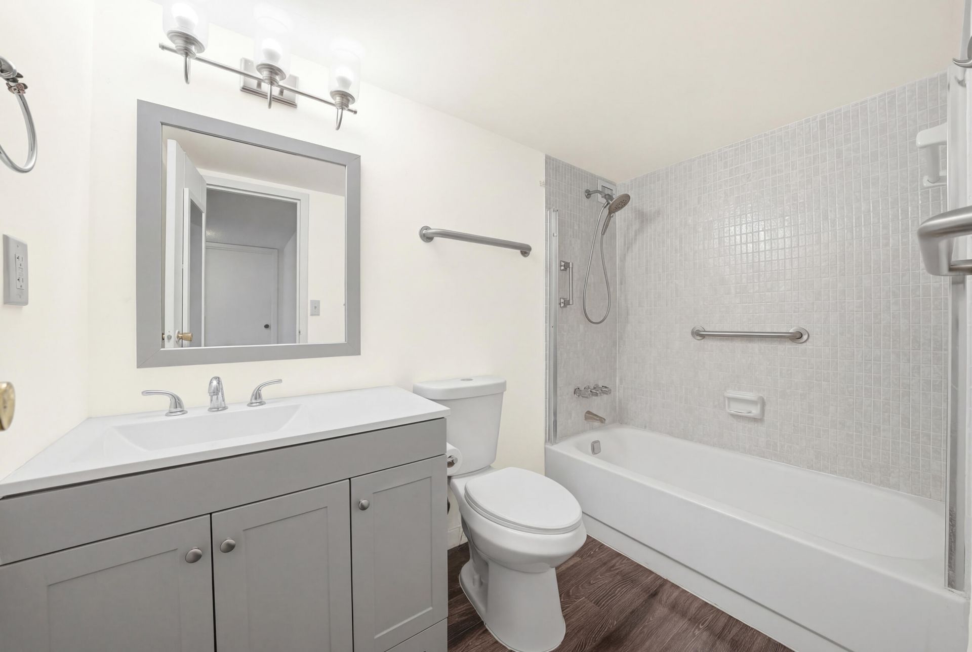 1000 Parkview Drive, Unit 1006, Hallandale Beach, FL 33009 Photo