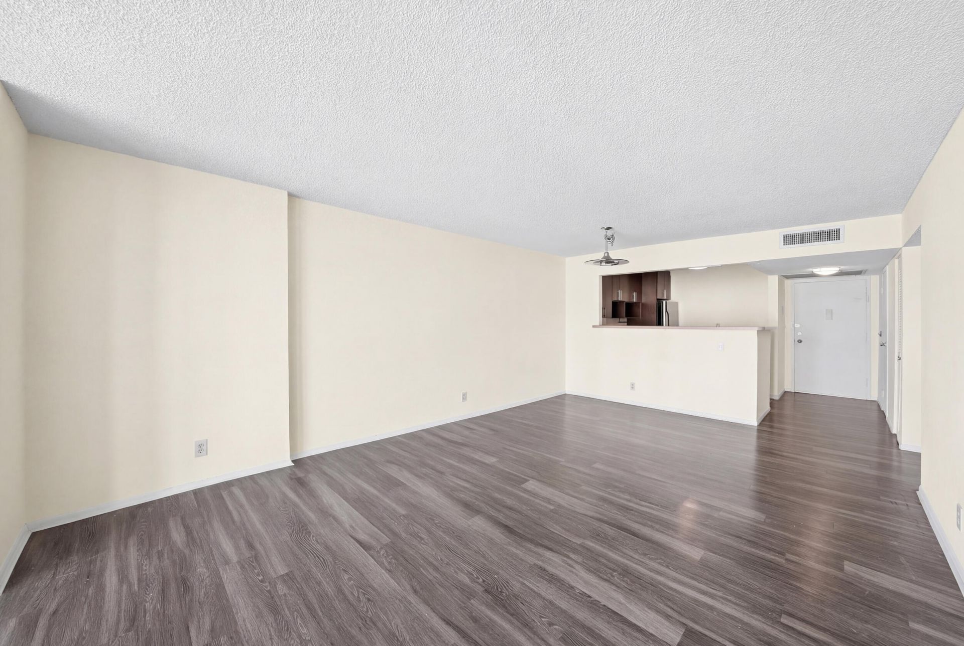 1000 Parkview Drive, Unit 1006, Hallandale Beach, FL 33009 Photo