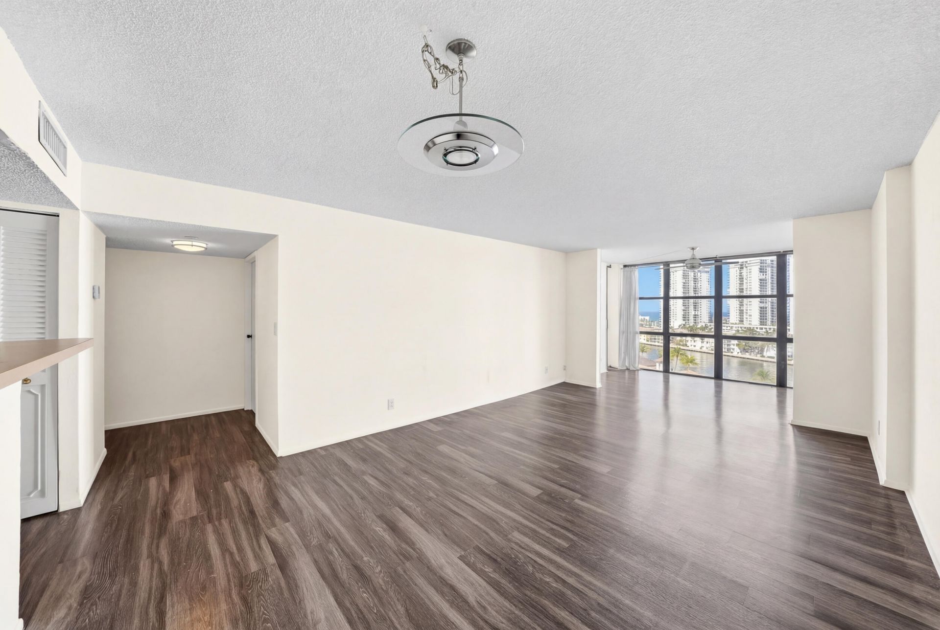 1000 Parkview Drive, Unit 1006, Hallandale Beach, FL 33009 Photo