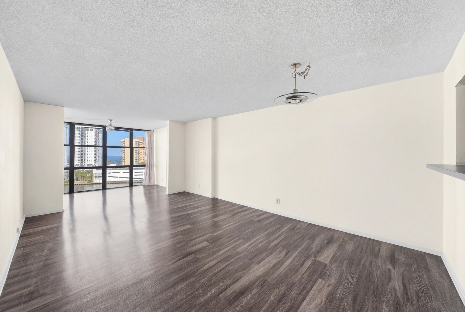 1000 Parkview Drive, Unit 1006, Hallandale Beach, FL 33009 Photo