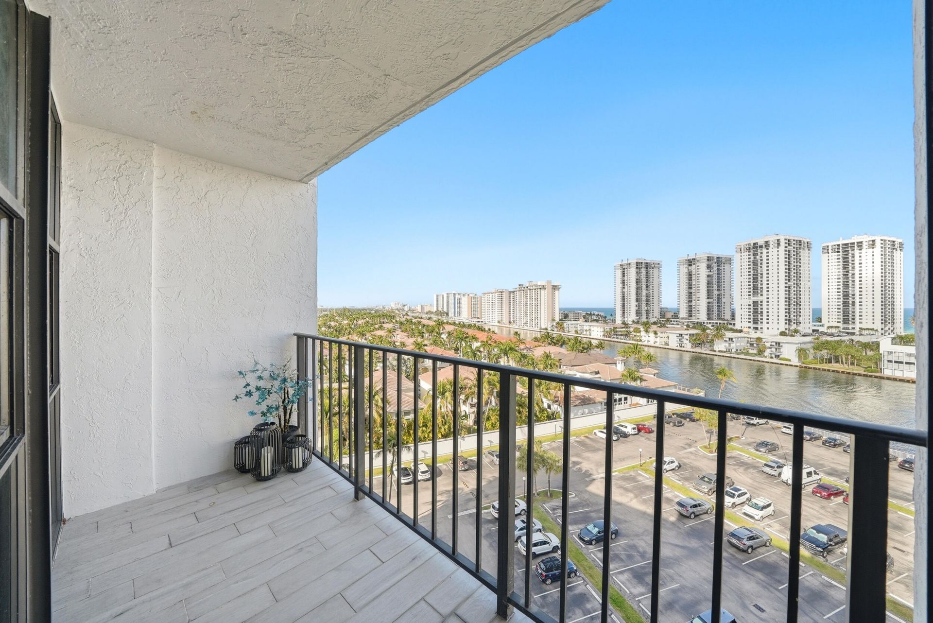 1000 Parkview Drive, Unit 1006, Hallandale Beach, FL 33009 Photo