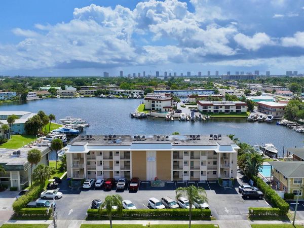 312 Northlake Drive, Unit 104, North Palm Beach, FL 33408
