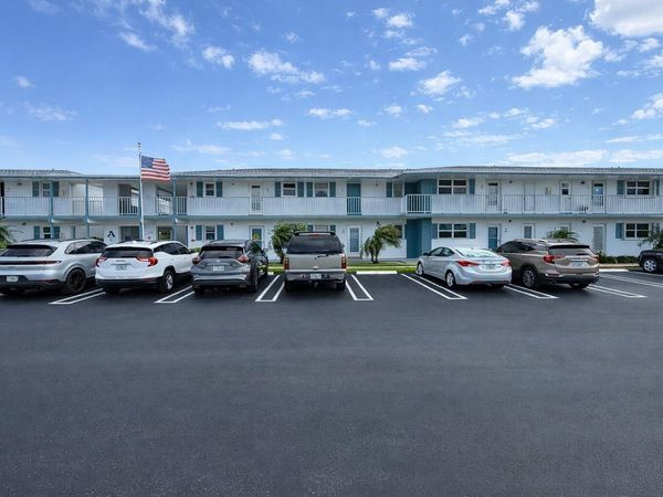 1114 Lake Terrace, Unit 205, Boynton Beach, FL 33426