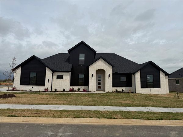 718 Primitivo Avenue , Tontitown, AR 72762