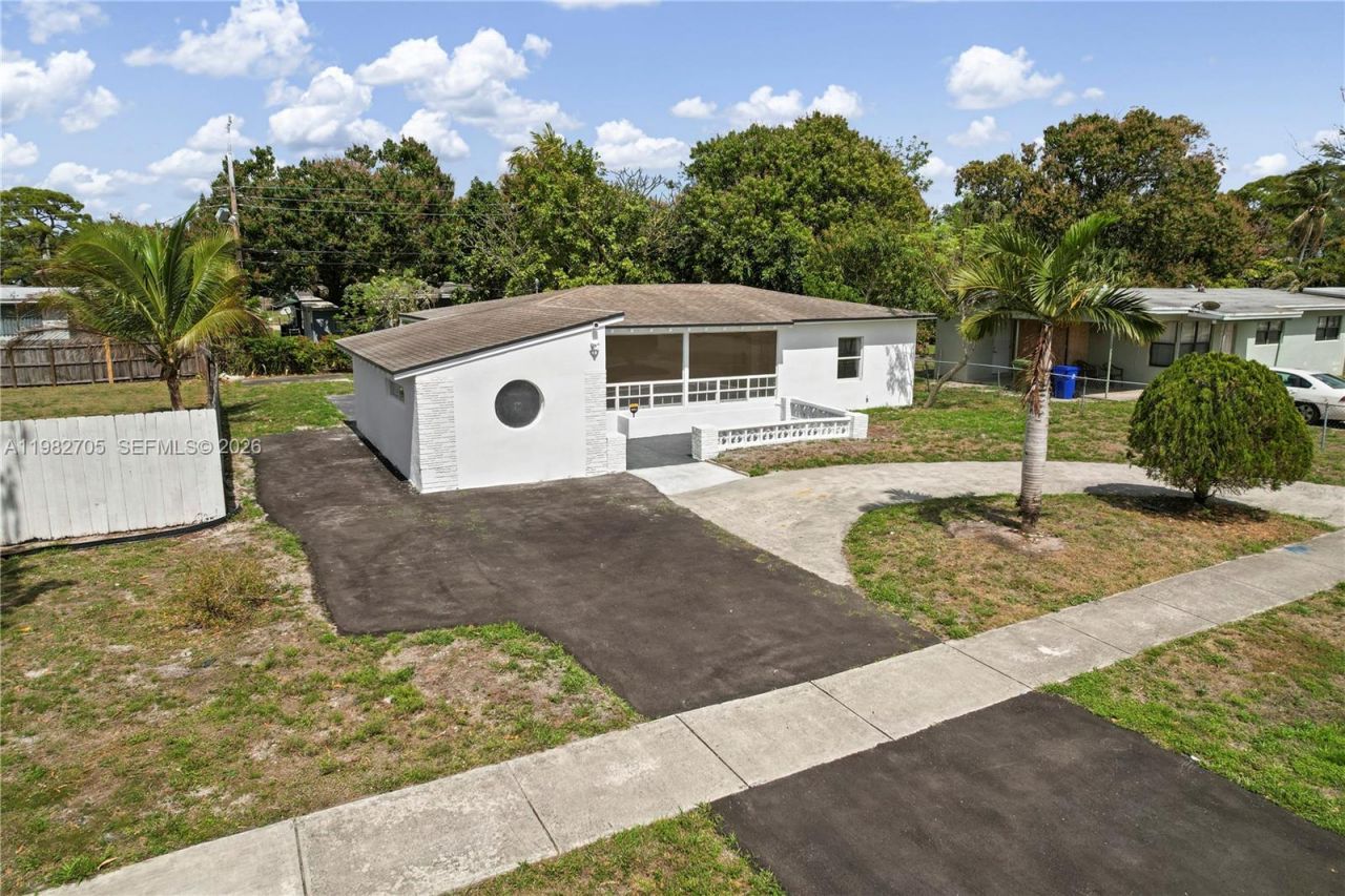 1031 NW 13th St, Fort Lauderdale, FL 33311 Photo