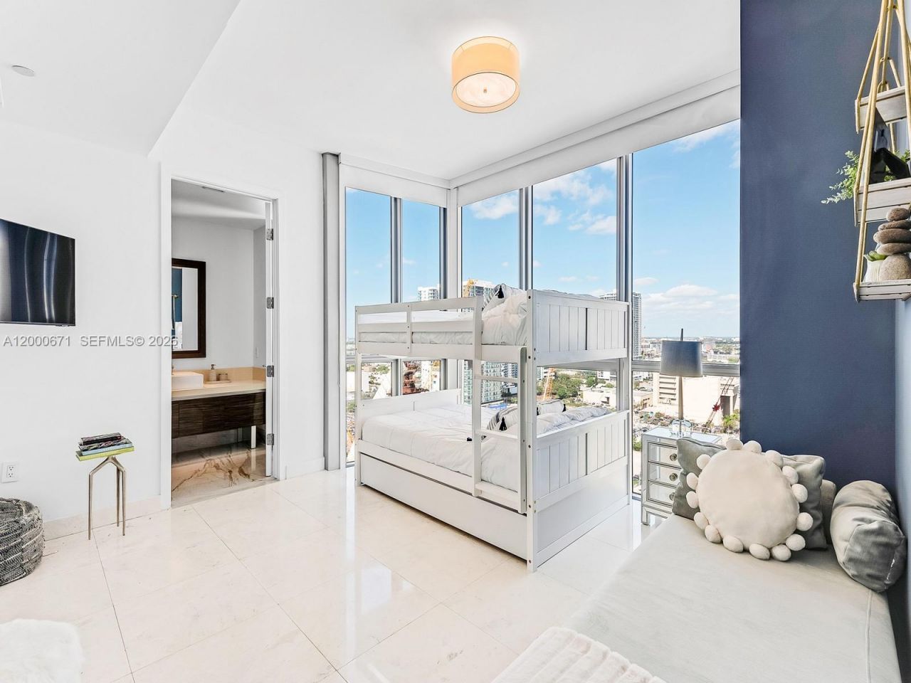 1100 Biscayne Blvd, Unit 2105, Miami, FL 33132 Photo