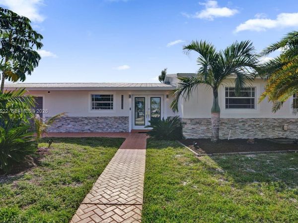 17501 NW 85th Ave , Hialeah, FL 33015