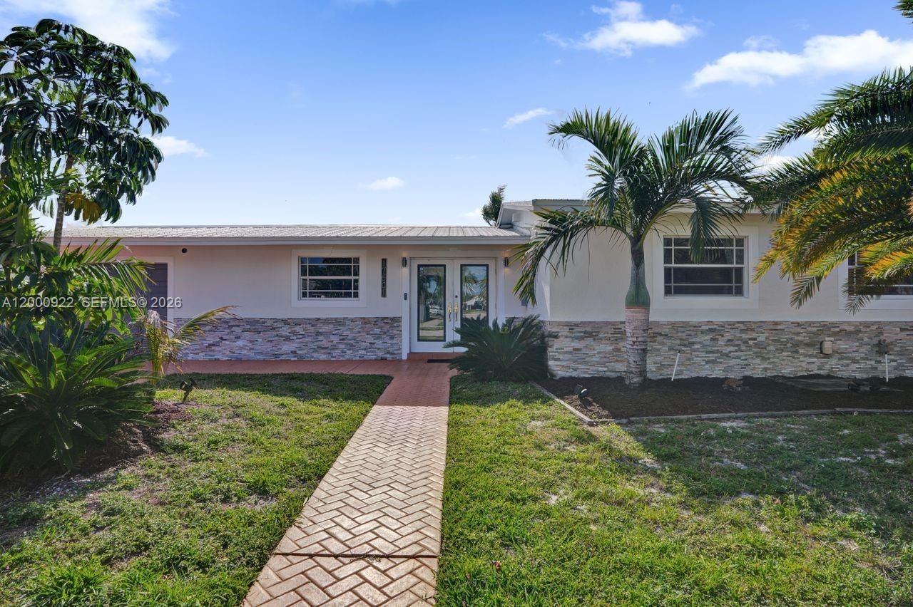 17501 NW 85th Ave, Hialeah, FL 33015 Photo