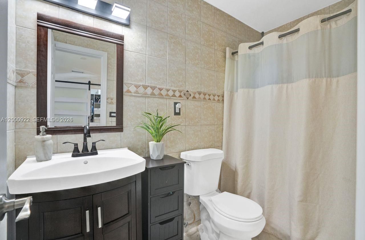 17501 NW 85th Ave, Hialeah, FL 33015 Photo