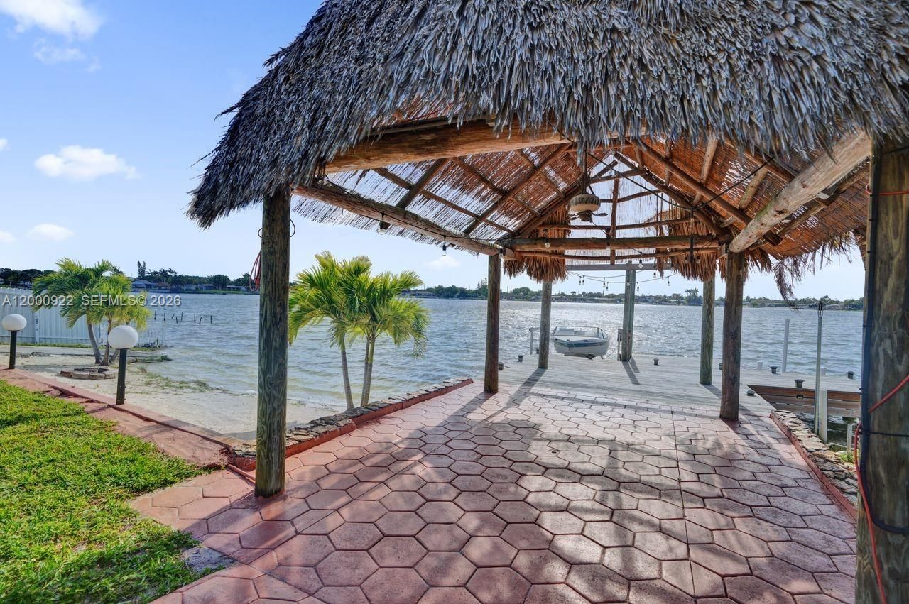17501 NW 85th Ave, Hialeah, FL 33015 Photo