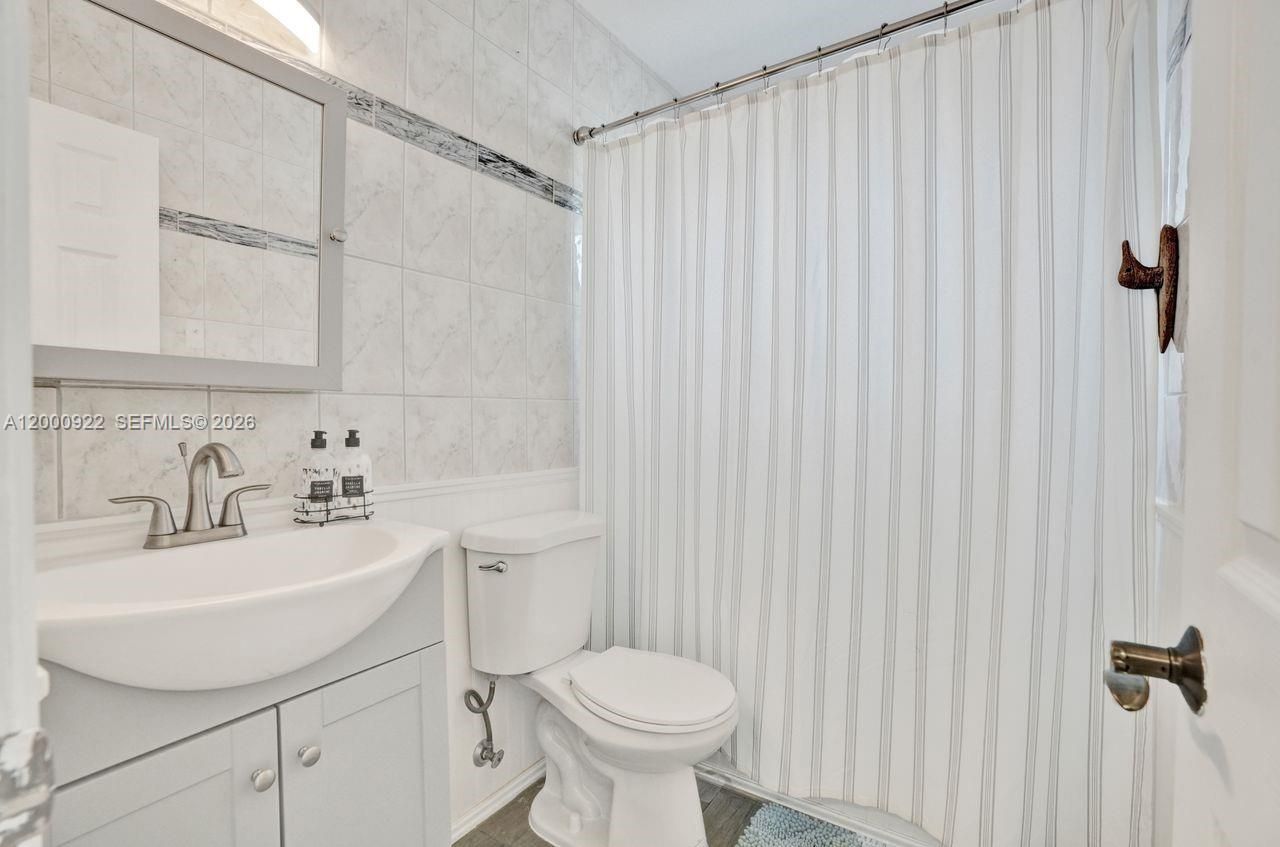 17501 NW 85th Ave, Hialeah, FL 33015 Photo