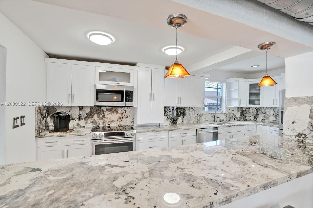 17501 NW 85th Ave, Hialeah, FL 33015 Photo