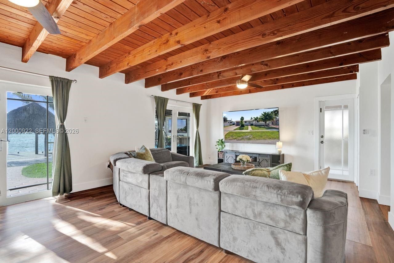 17501 NW 85th Ave, Hialeah, FL 33015 Photo