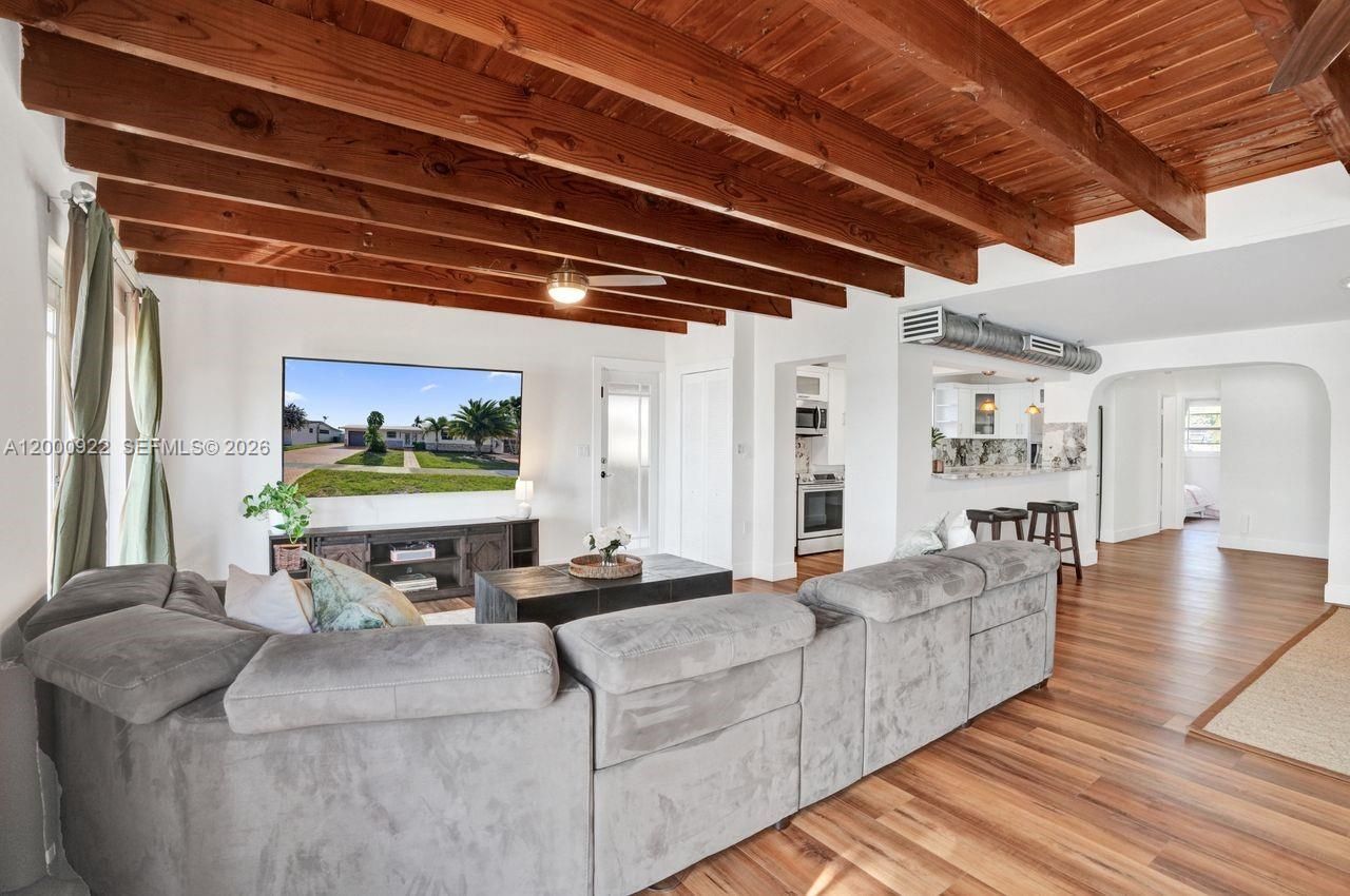 17501 NW 85th Ave, Hialeah, FL 33015 Photo