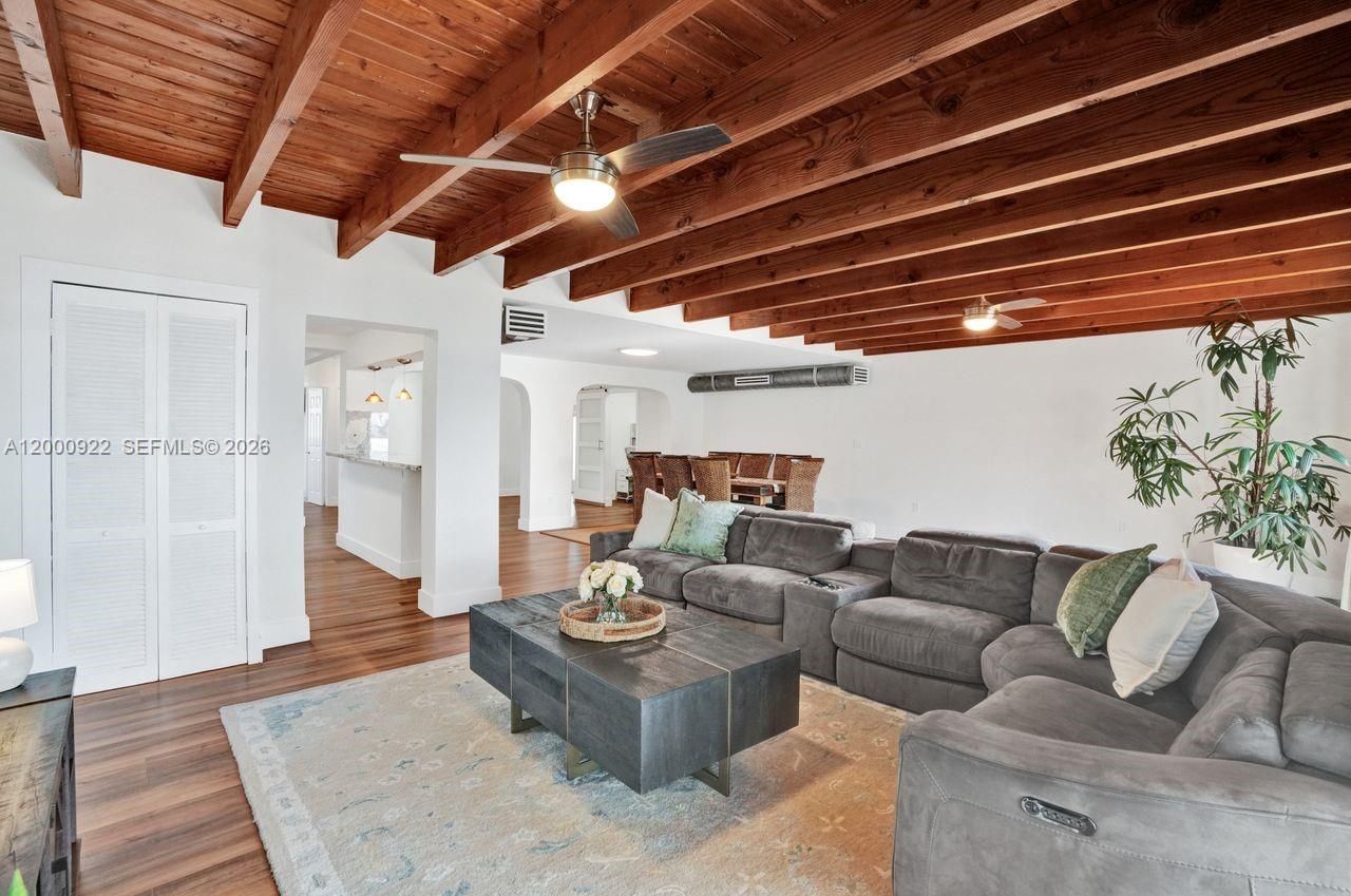 17501 NW 85th Ave, Hialeah, FL 33015 Photo