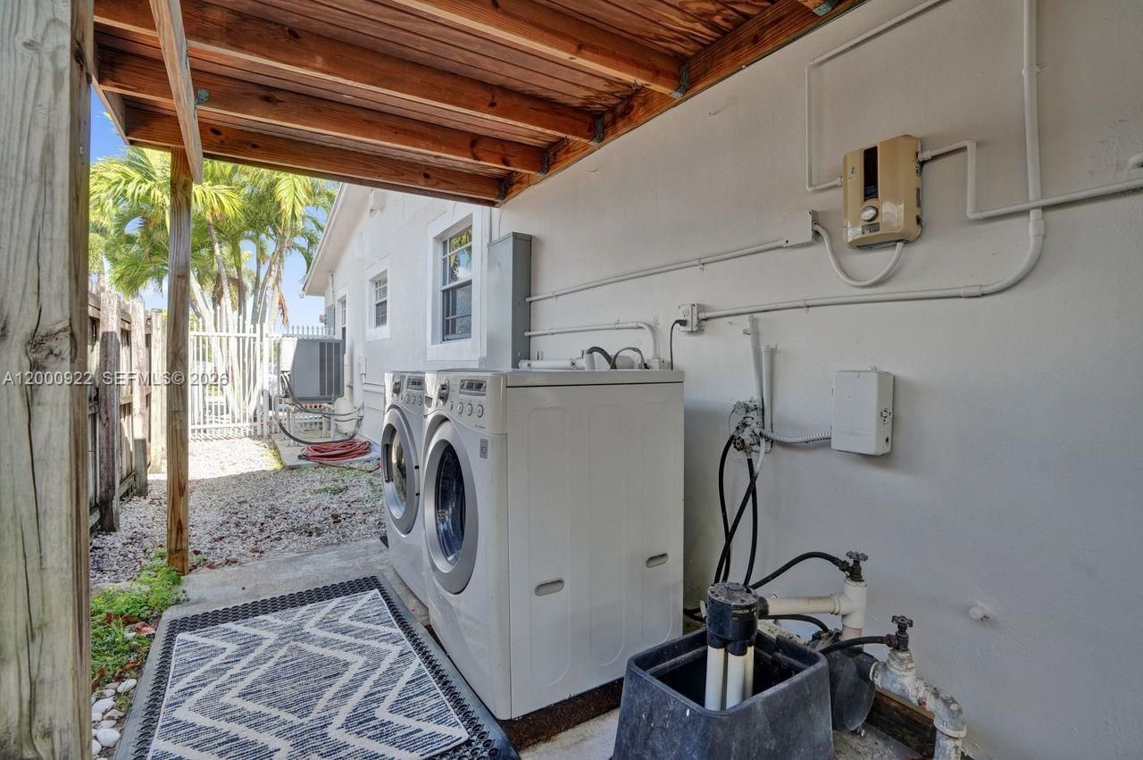 17501 NW 85th Ave, Hialeah, FL 33015 Photo