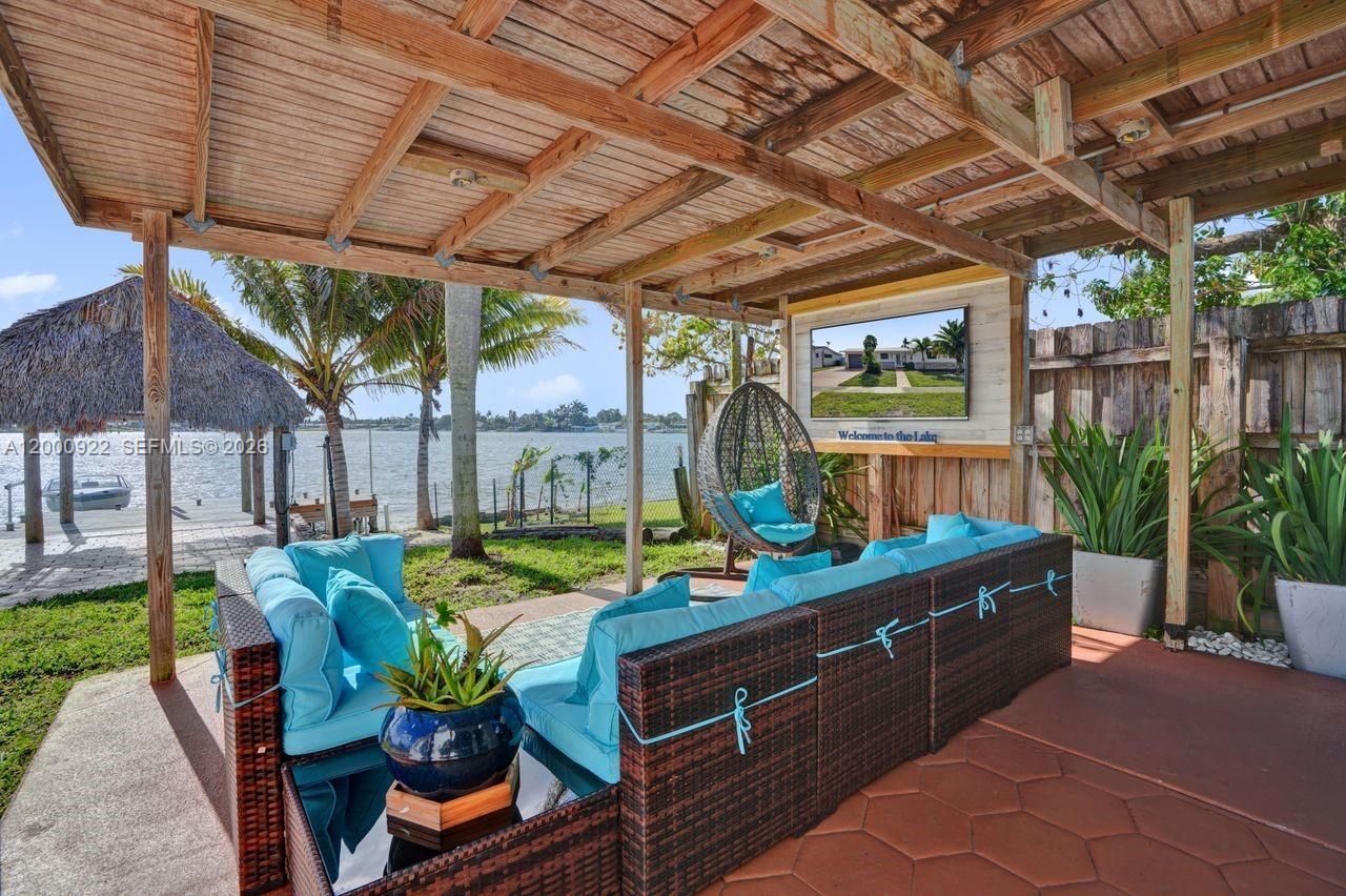 17501 NW 85th Ave, Hialeah, FL 33015 Photo